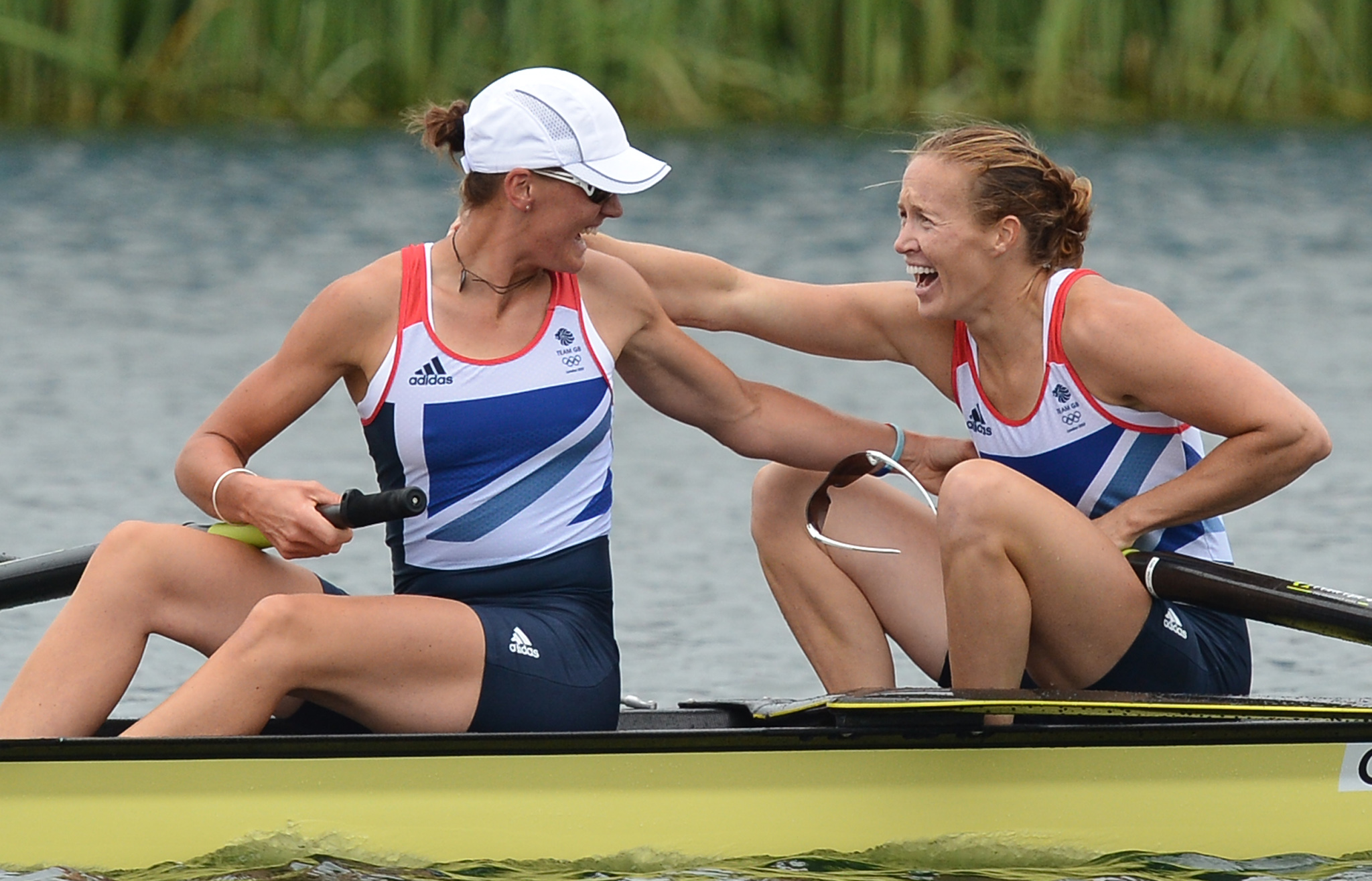 Hình Nhà vô địch thế giới Helen Glover (bên trái).