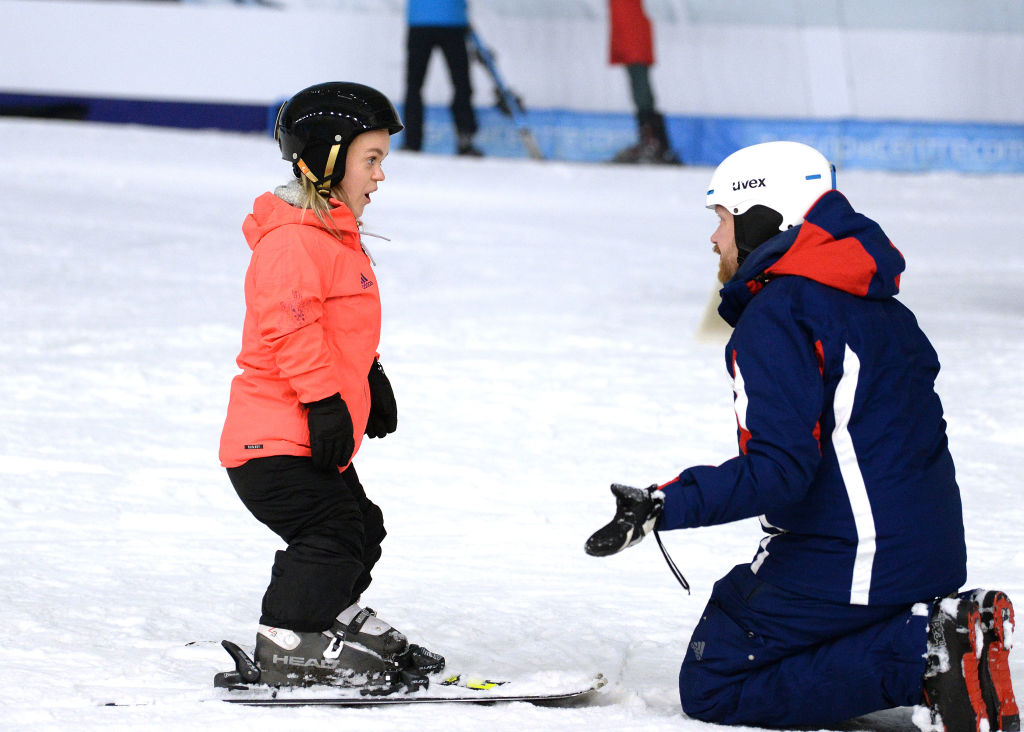 Ellie Simmonds skiing