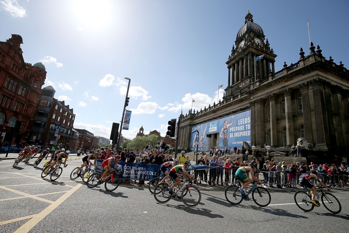 bikes racing past city council building in leeds at a triathlon event