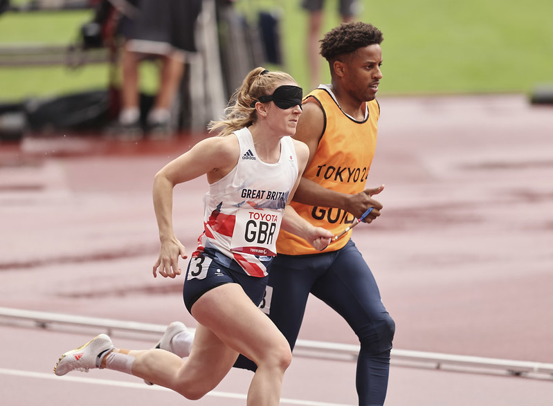 Libby Clegg running with her guide in the Tokyo Paralympic Games