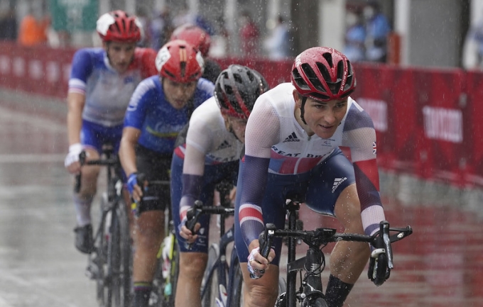 Sarah Storey leading the pack in the time trial at the Tokyo Paralympic Games