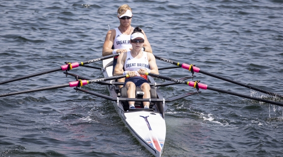Laurence Whiteley and Lauren Rowles rowing at the Tokyo Paralympic Games