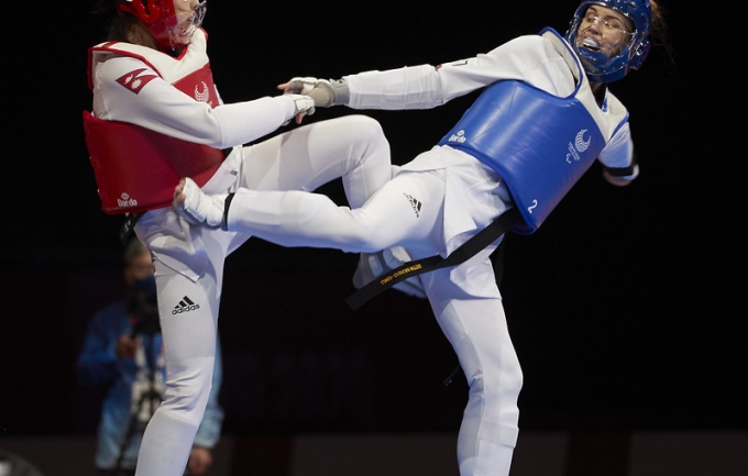 Beth Munro competing in para taekwondo at Tokyo Paralympics