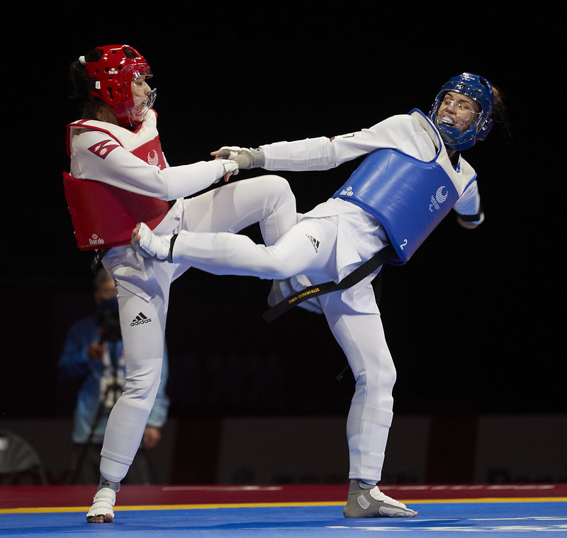 Beth Munro competing in para taekwondo at Tokyo Paralympics