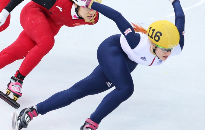 Elise Christie in action
