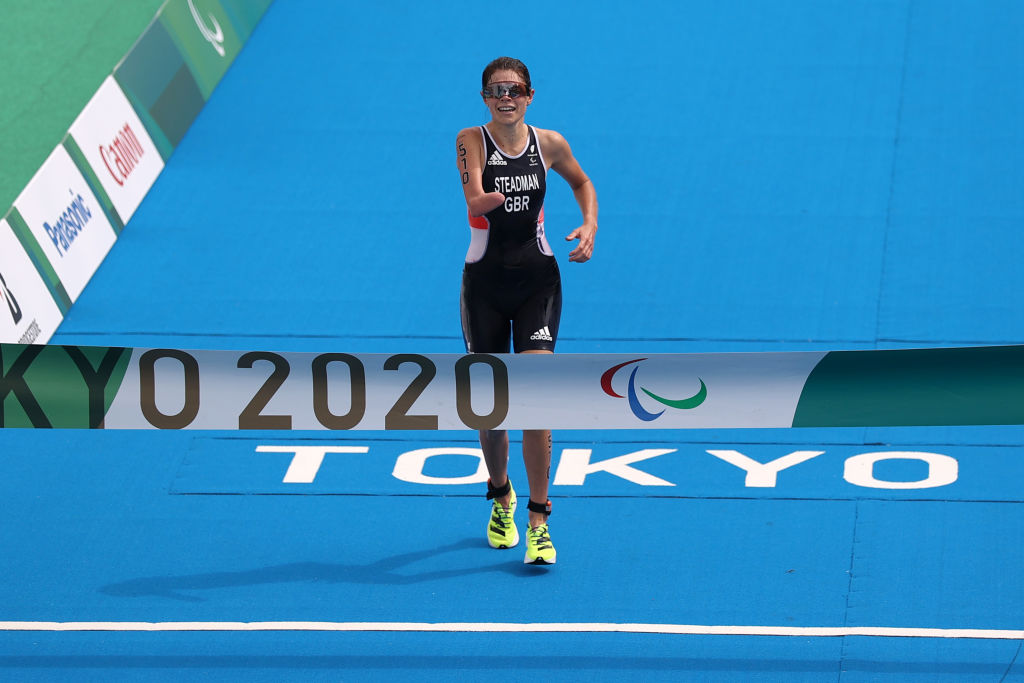 Laura Steadman crossing the finish line in the para triathlon at the Tokyo Paralympics
