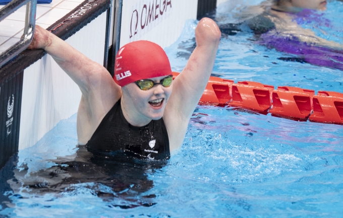 Ellie Challis celebrating in the pool at the Tokyo Paralympic Games